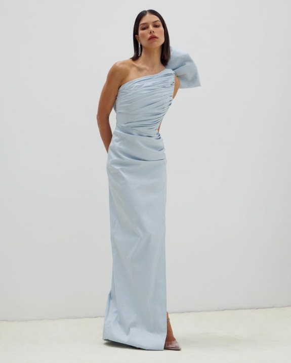 Черным по белому: 16 монохромных образов для