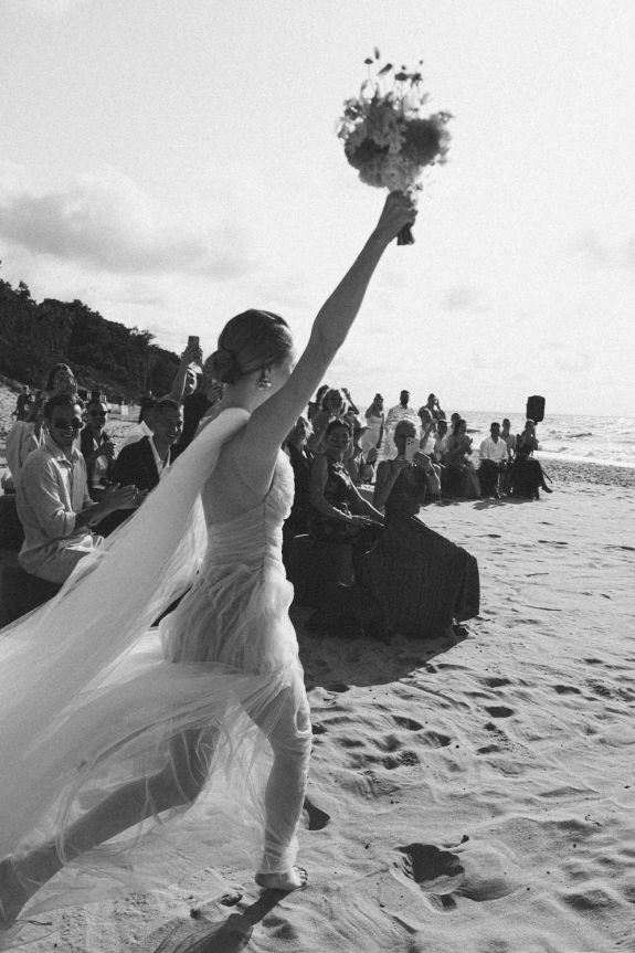 Инопланетная свадьба на Куршской косе с необычным декором