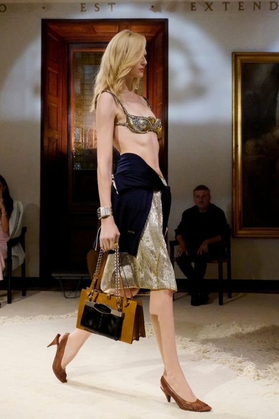 Кейп — в коллекциях Dior, Toteme и