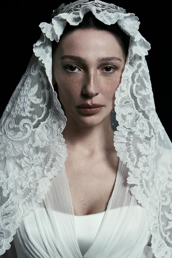 Свадьбы знаменитостей 2025: фото, локации и образы