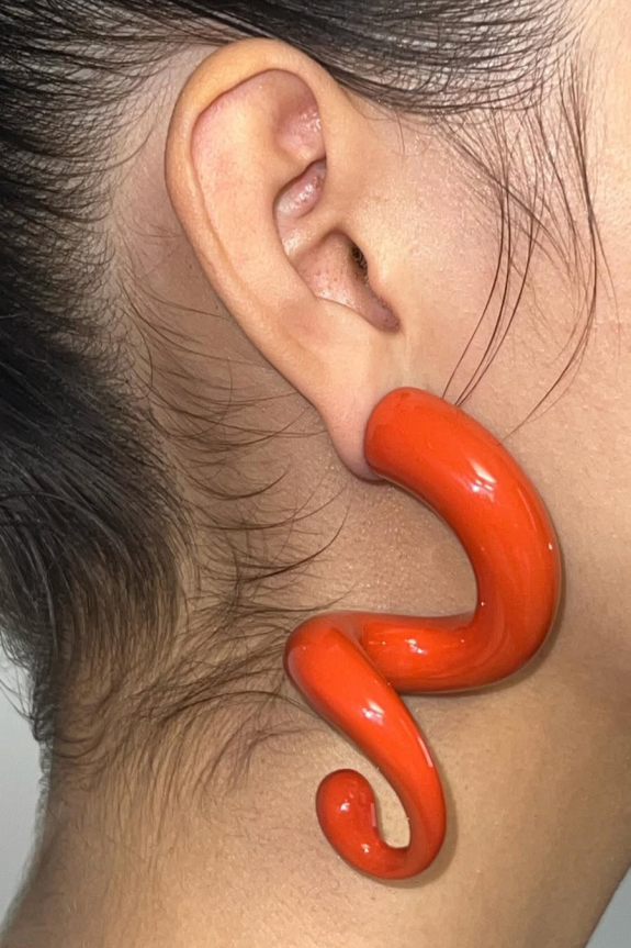 Cosmic Orange — тренд осени 2025