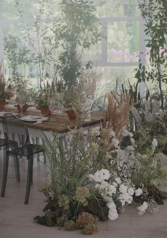 Летняя свадьба с утром невесты посреди озера