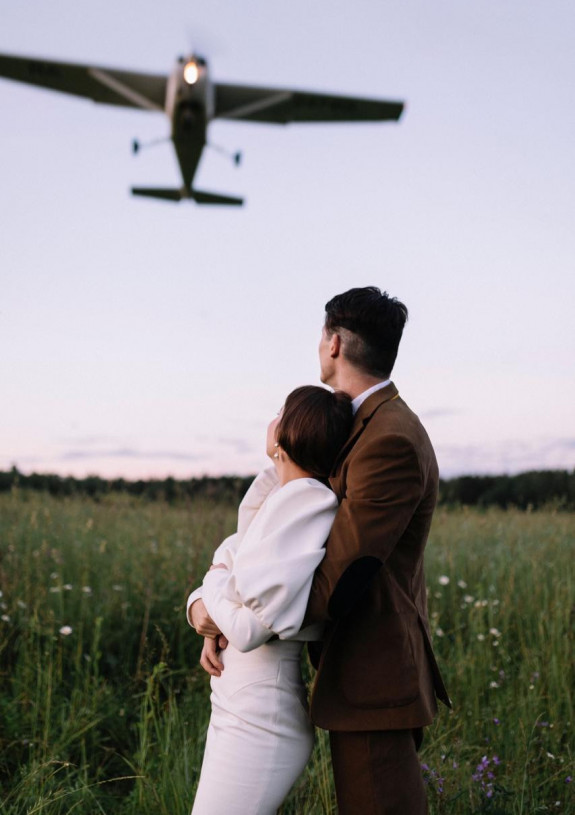Свадебная фотосессия на аэродроме | Фото и пример
