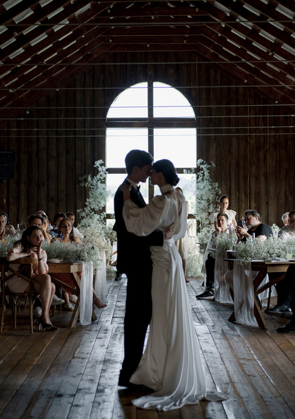 Свадьба в амбаре за городом | Фотосет