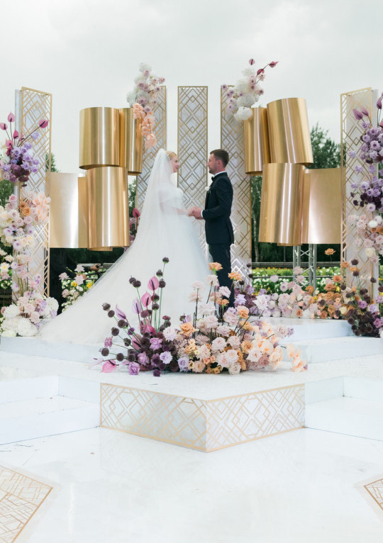 Свадьба в белоснежно-лавандовых оттенках