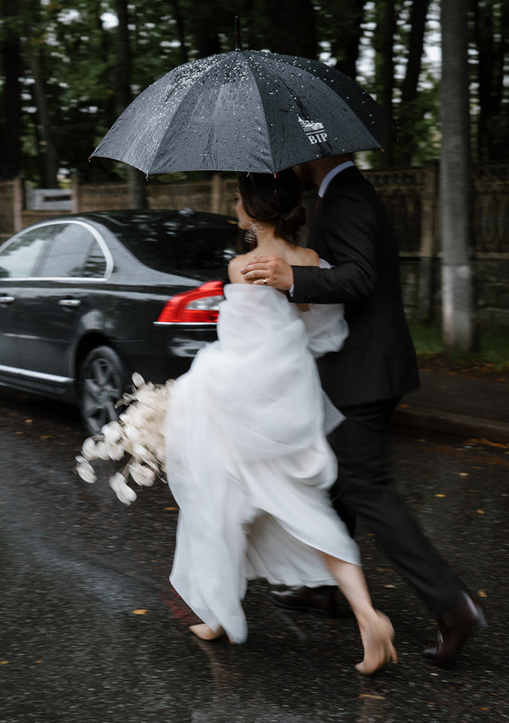 Свадьба в дождь | Дождь в день свадьбы | Фото и пример