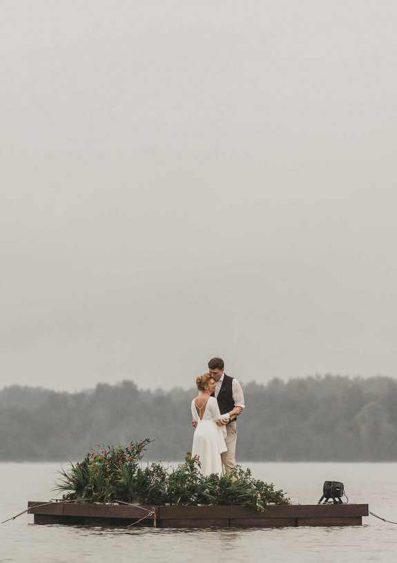 Осенняя свадьба на берегу Волги