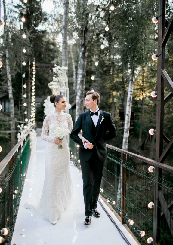 Летняя свадьба среди сосен