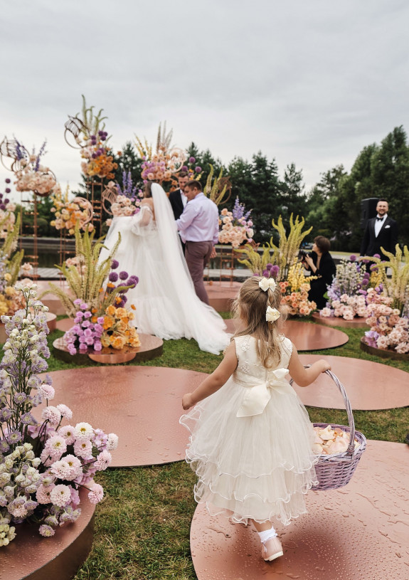 Свадьба агентства Kate&Leo с разноцветным декором