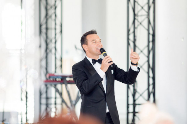 Ведущие Александр Слесарев