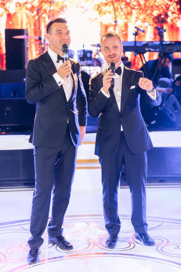 Ведущие Александр Слесарев