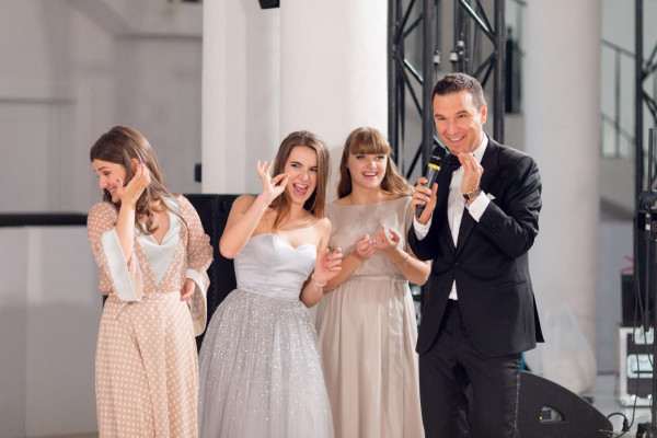 Ведущие Александр Слесарев