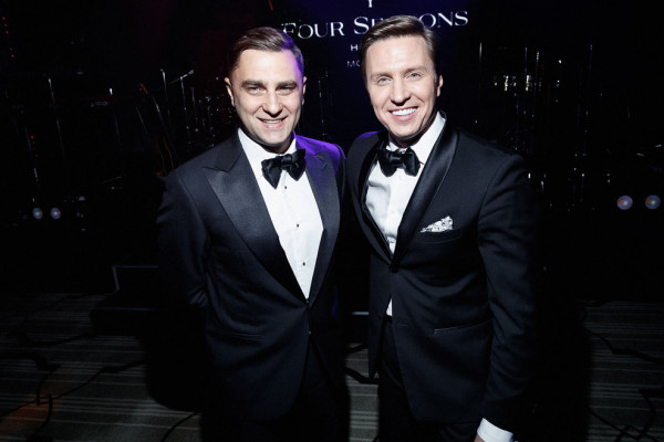 Ведущие Александр Белов