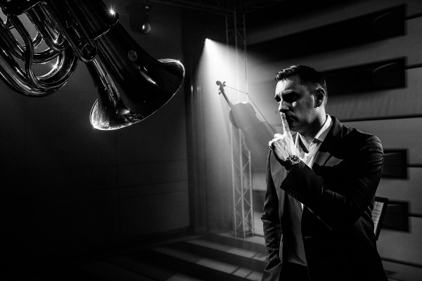 Ведущие Олег Савельев