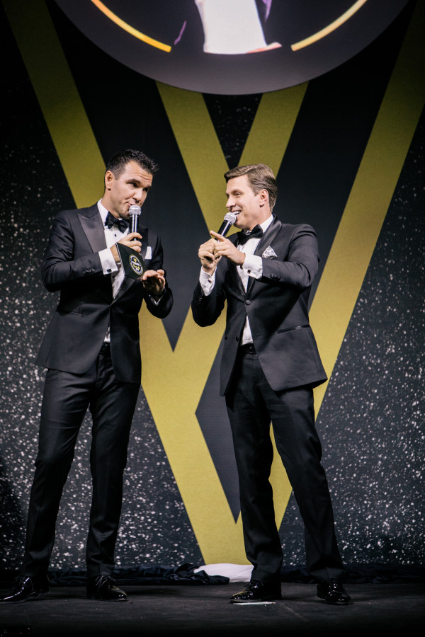 Ведущие Александр Белов