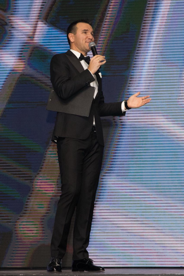 Ведущие Александр Слесарев