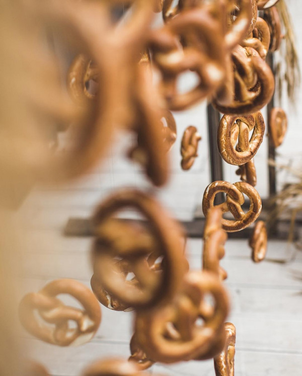 12 красивых свадебных тортов от московских организаторов