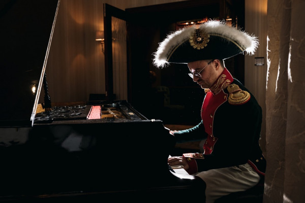 Ведущие Михаил Белянин