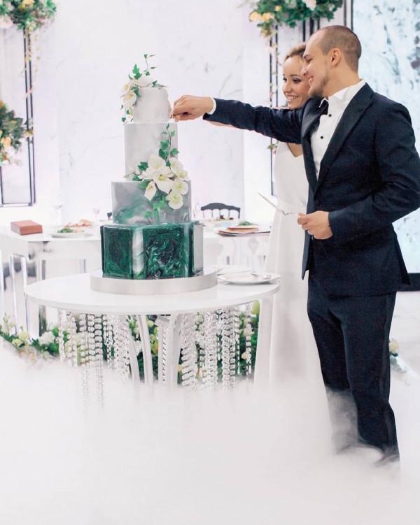 12 красивых свадебных тортов от московских организаторов