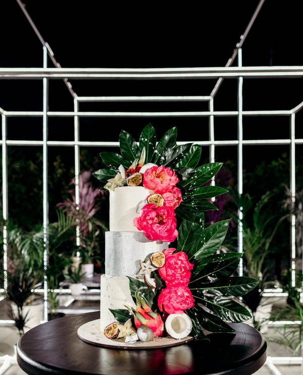 12 красивых свадебных тортов от московских организаторов