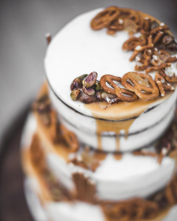 12 красивых свадебных тортов от московских организаторов