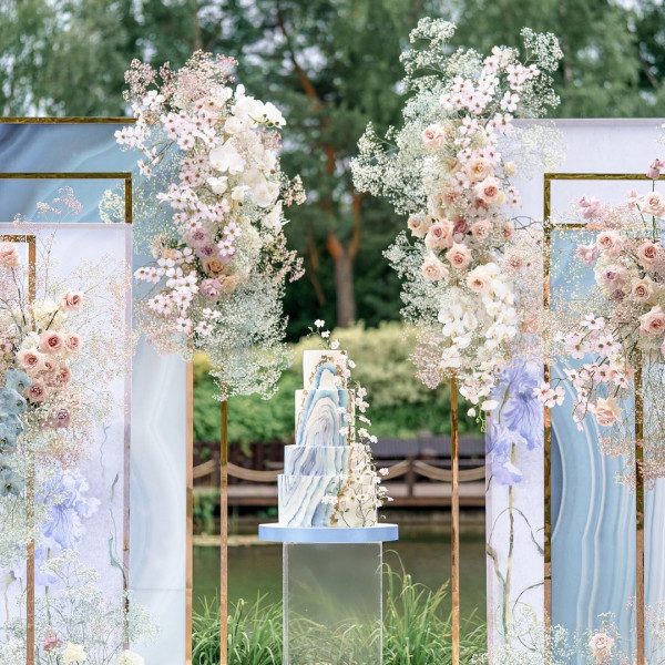 12 красивых свадебных тортов от московских организаторов