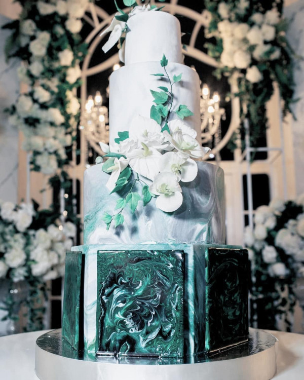12 красивых свадебных тортов от московских организаторов