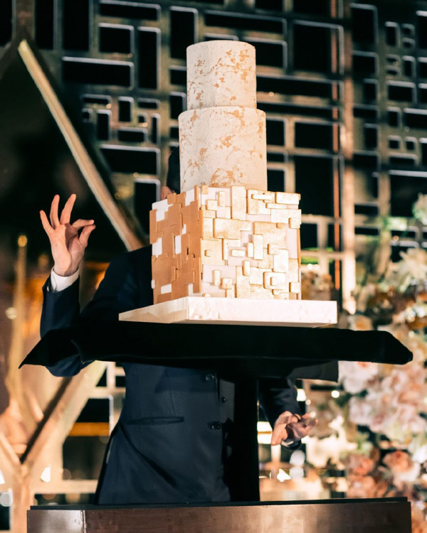 12 красивых свадебных тортов от московских организаторов