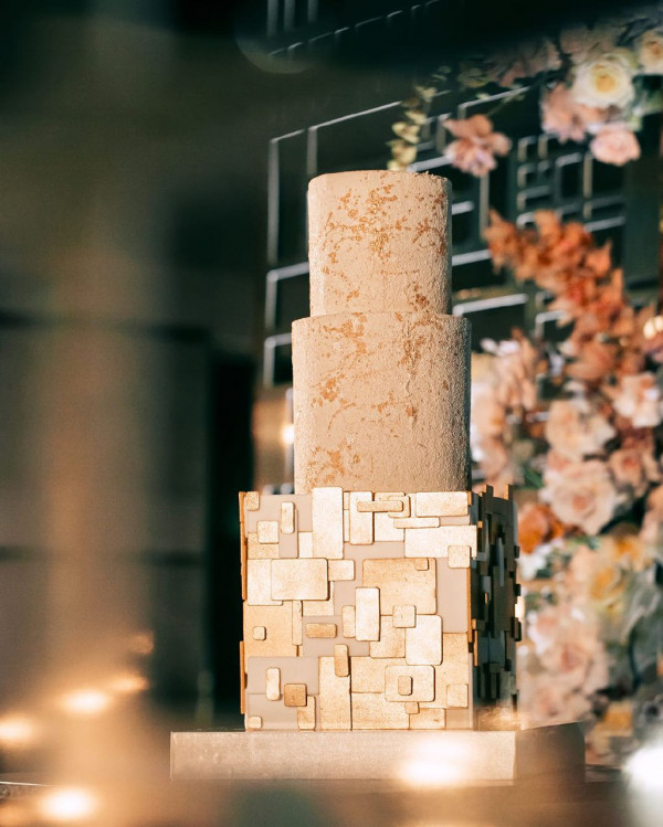 12 красивых свадебных тортов от московских организаторов