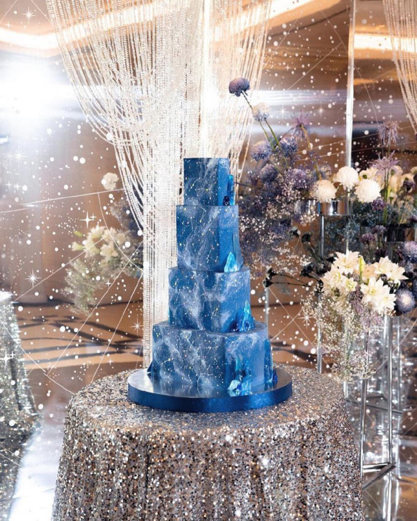 12 красивых свадебных тортов от московских организаторов