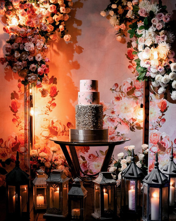 12 красивых свадебных тортов от московских организаторов