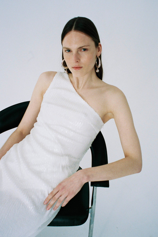 Galvan Bridal 2021 — минимализм, асимметрия и