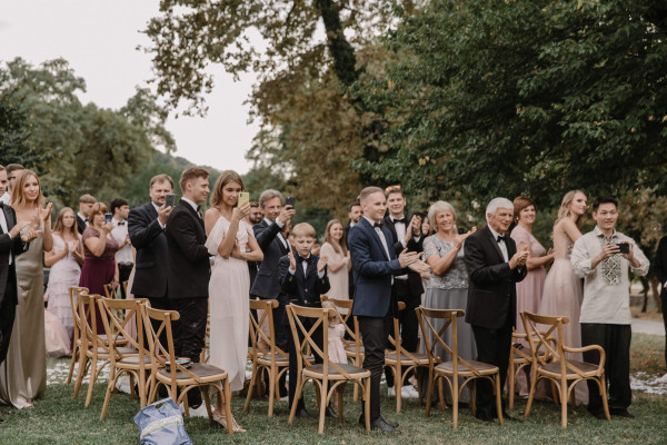 Уютная свадьба в зеленых садах Грузии