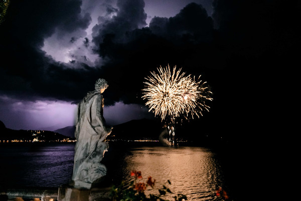 Свадебный ужин на берегу Комо в окружении