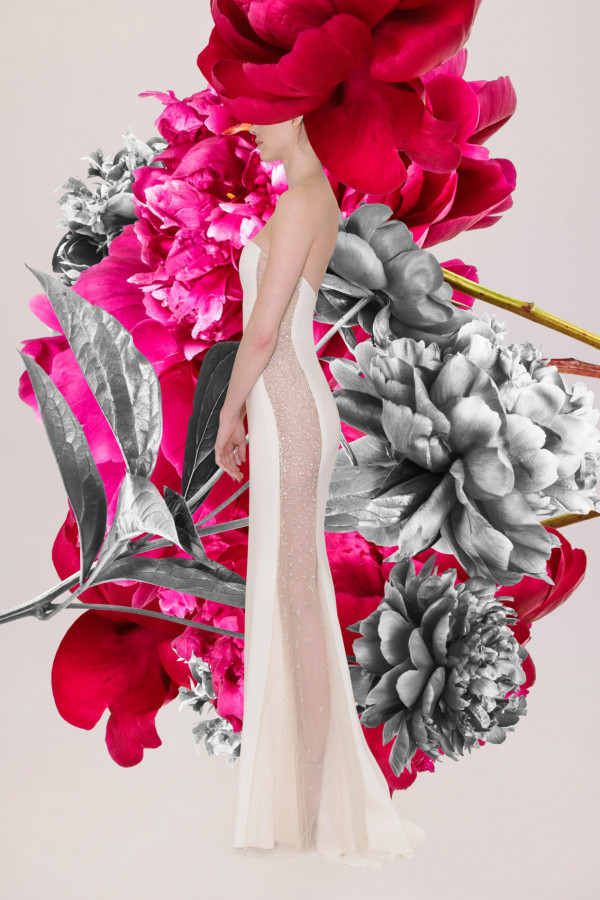 Атлас, вышивка и открытые плечи в коллекции