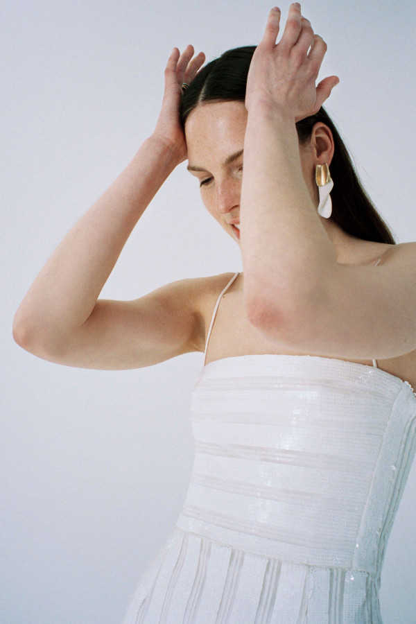 Galvan Bridal 2021 — минимализм, асимметрия и