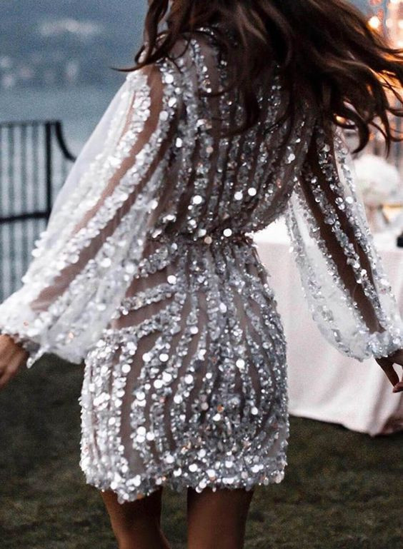 Блестящее платье — яркая идея для летней