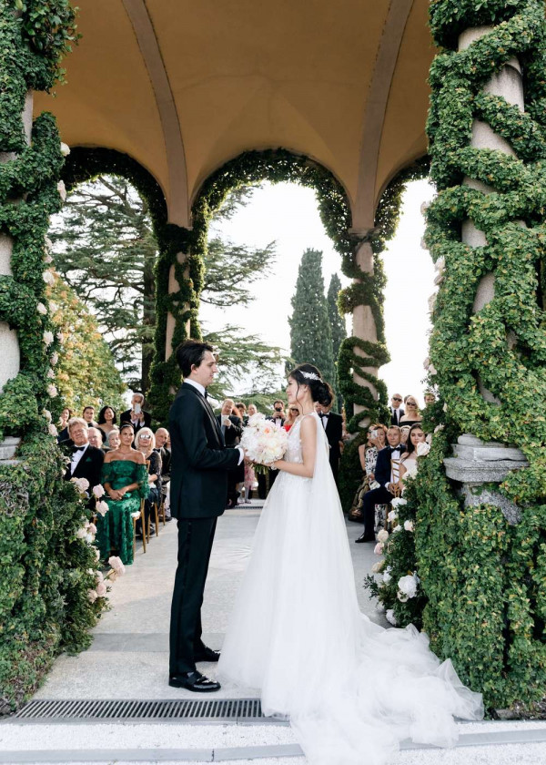 Свадебный ужин на берегу Комо в окружении