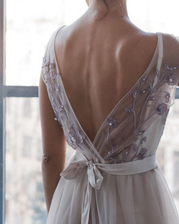 Свадебные платья цвета лаванды