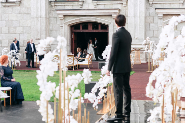 Классическая свадьба в замке недалеко от Москвы