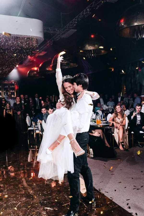 Классическая свадьба в замке недалеко от Москвы