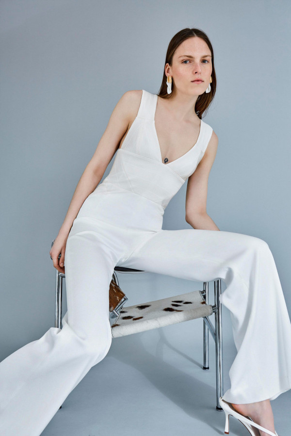 Galvan Bridal 2021 — минимализм, асимметрия и