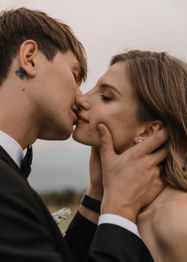 Уютная свадьба в зеленых садах Грузии