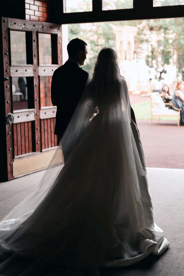 Классическая свадьба в замке недалеко от Москвы