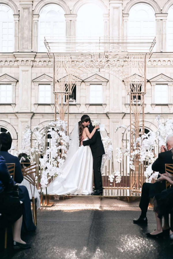 Классическая свадьба в замке недалеко от Москвы