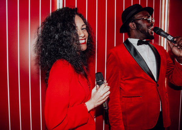 Не только на сцене: в каких форматах