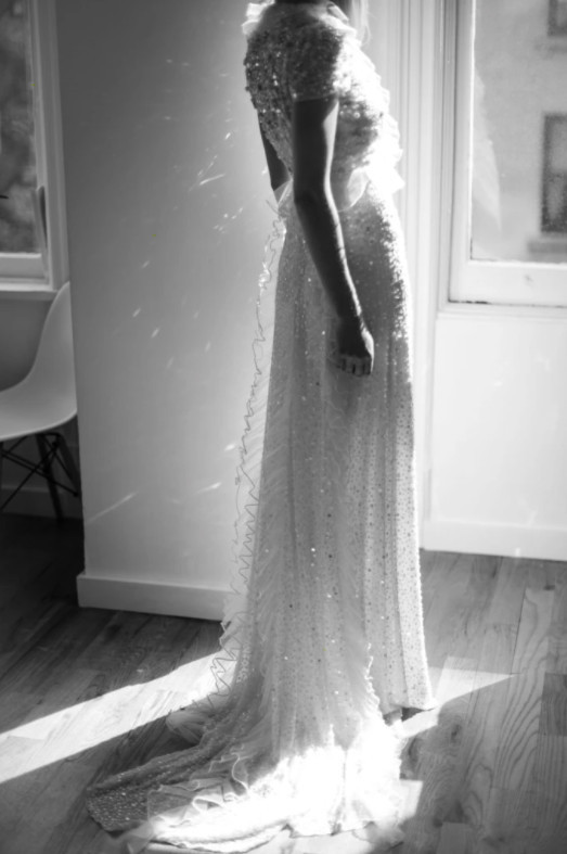 Блестящее платье — яркая идея для летней