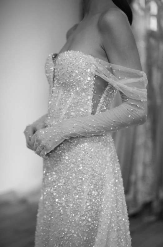 Блестящее платье — яркая идея для летней