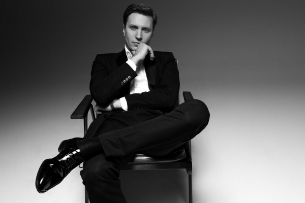 Ведущие Александр Белов