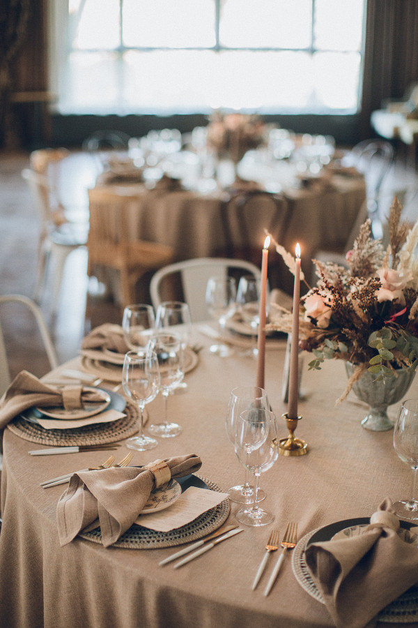 Осенняя свадьба с сухоцветами, льном и прогулками